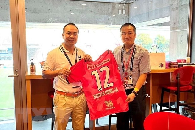 japan s football club wishes to boost exchanges with vietnamese peers picture 1