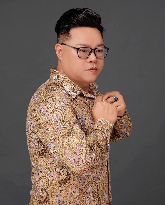 Ca sĩ Phi Hải