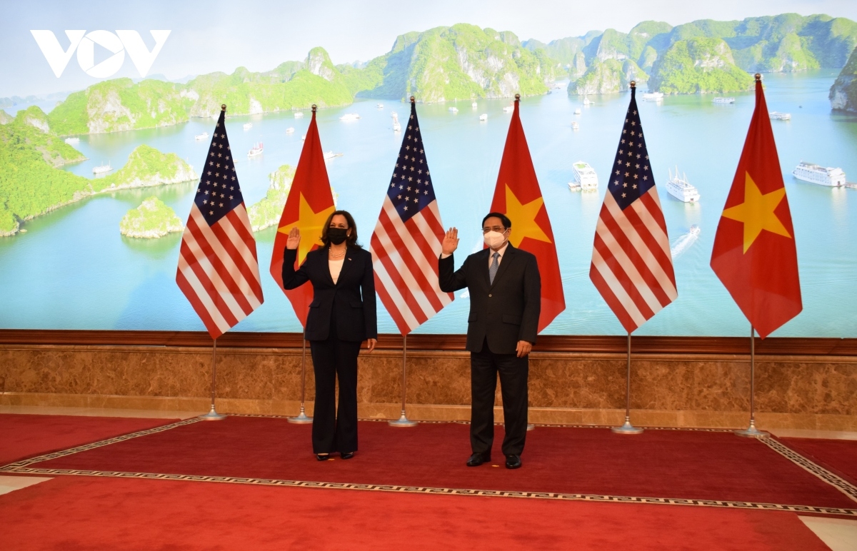 pm chinh welcomes us vice president harris picture 1