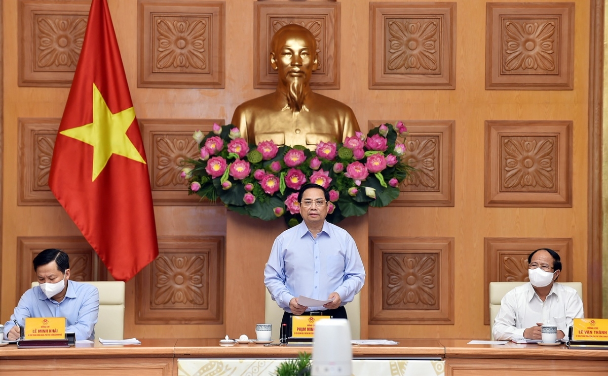PM Pham Minh Chinh shares difficulties faced by businesses and says the Government, ministries, sectors and locallities are working hard to help businesses weather the COVID-19 crisis