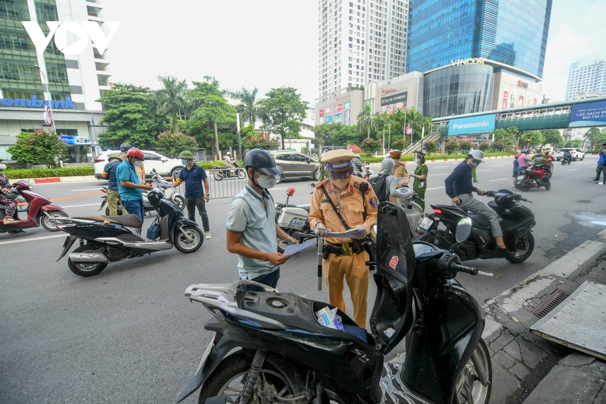 hanoi tightens control of travel permits during social distancing period picture 10 hanoi tightens control of travel permits during social distancing period picture 10