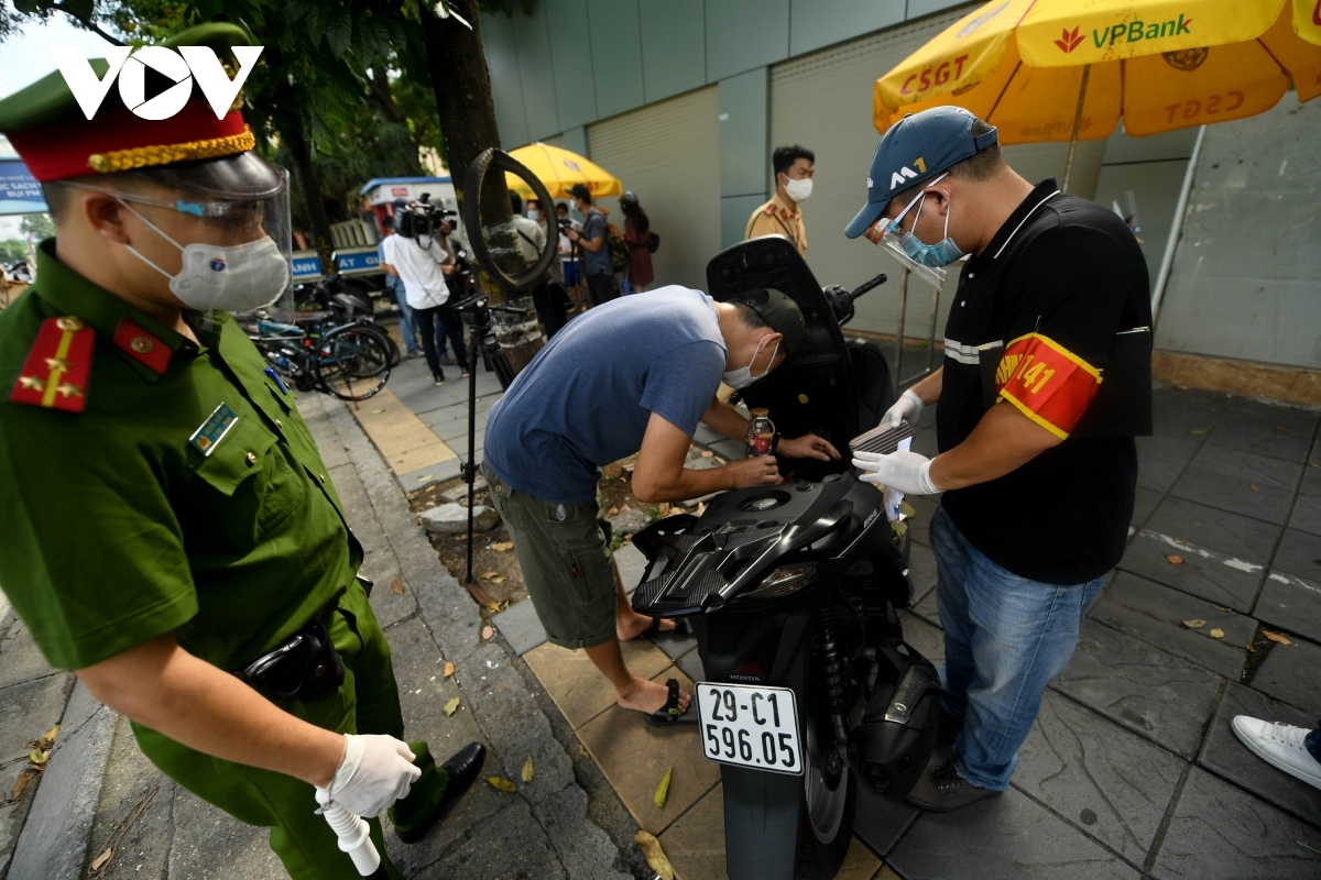 hanoi tightens control of travel permits during social distancing period picture 12
