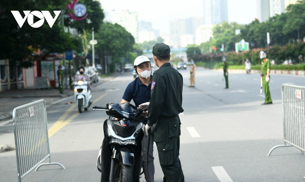 hanoi tightens control of travel permits during social distancing period picture 4