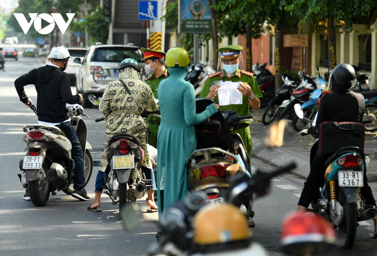 hanoi tightens control of travel permits during social distancing period picture 7