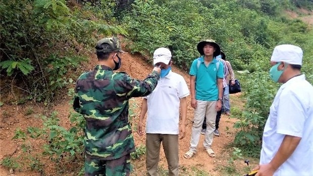 quang ninh hands over wanted chinese man to china picture 1