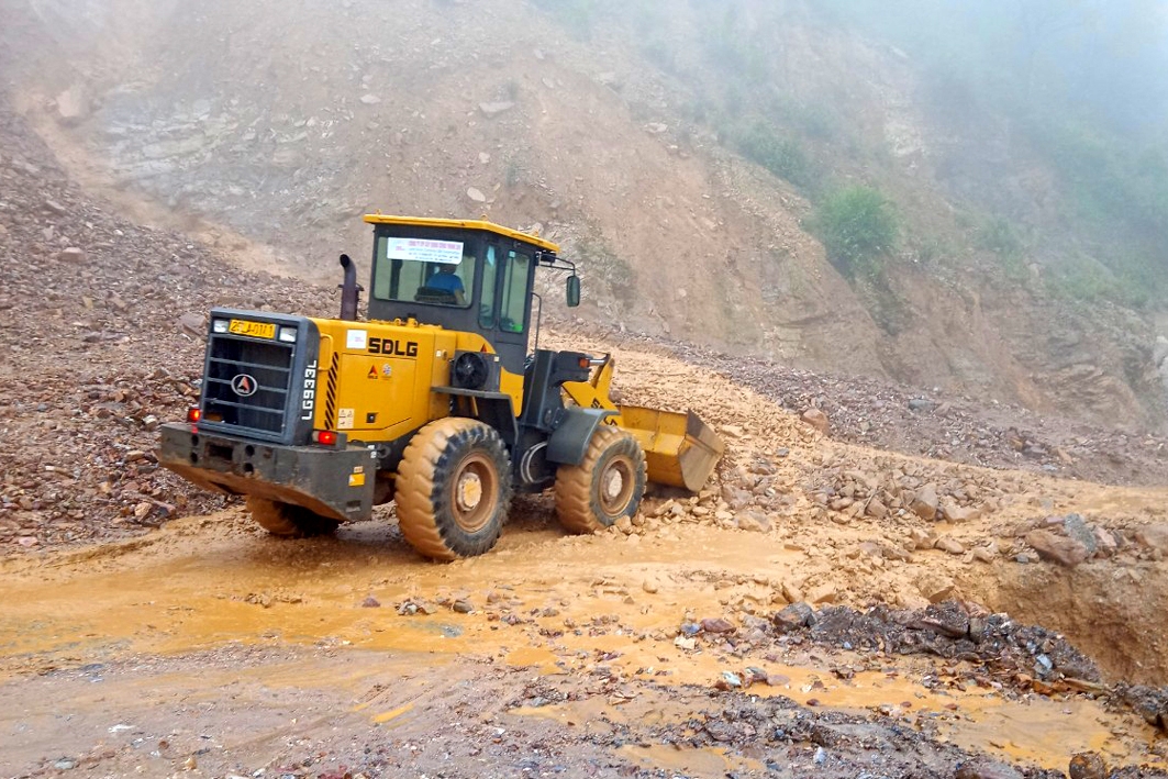 Nhiều tuyến giao thông ở Lai Châu bị sạt lở do mưa kéo dài