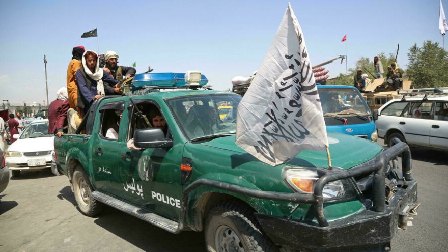 Taliban tuần tra đường phố Kabul sau khi tiếp quản thủ đô. Ảnh: AFP