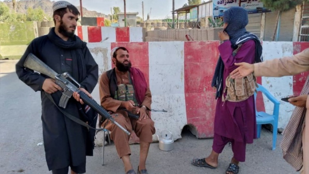 taliban chiem thanh pho chien luoc thu 10, chi cach thu do afghanistan 130km hinh anh 1