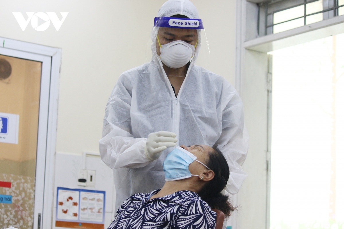 hanoi conducts second phase of mass testing targeting high-risk groups picture 6