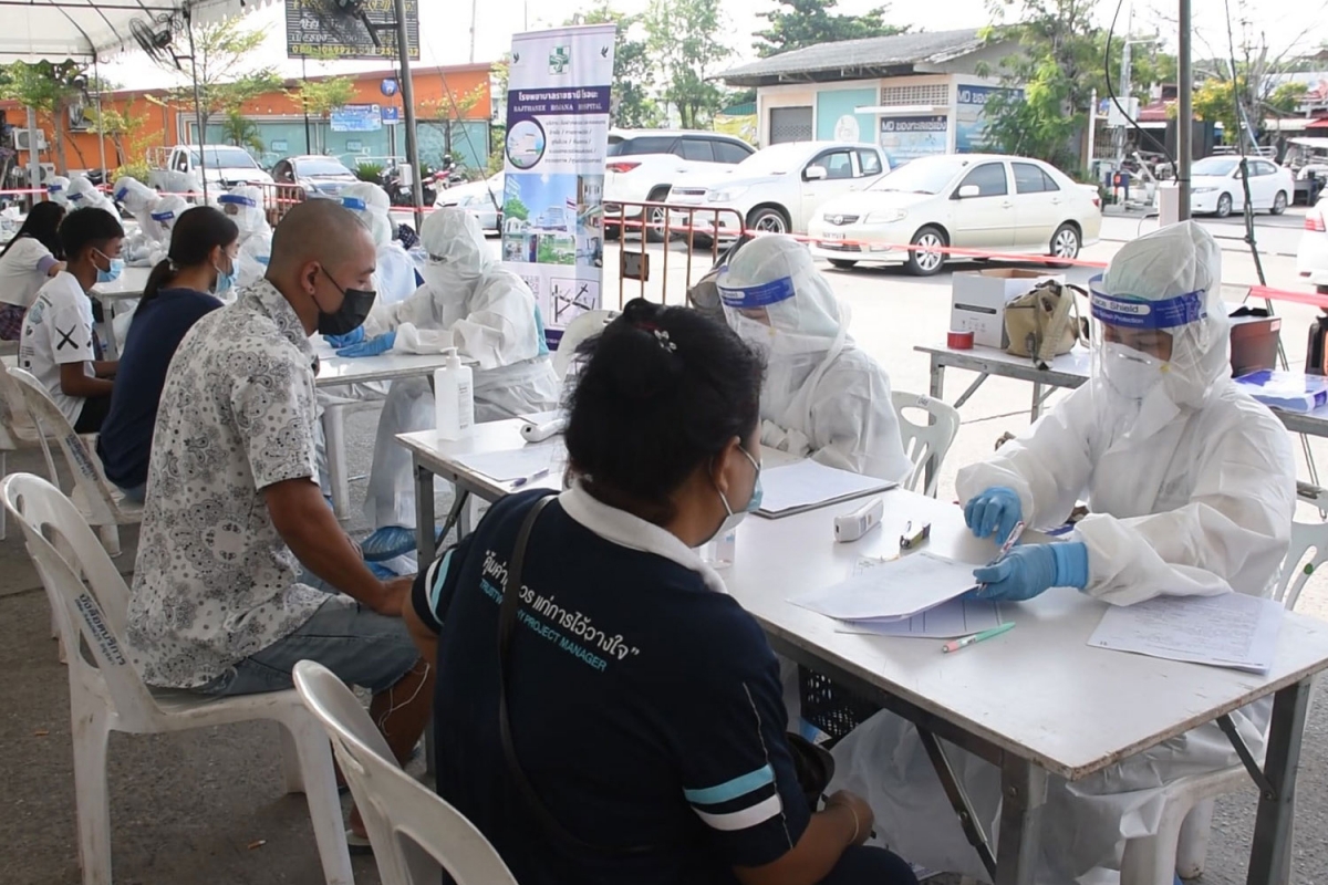 thai lan du dinh tiem mui vaccine thu 3 cho 3 trieu nguoi hinh anh 1