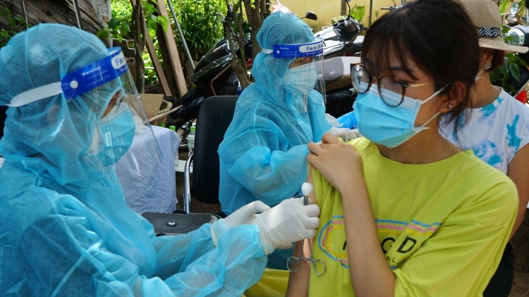 vietnam aims to control fresh coronavirus outbreak in september picture 1