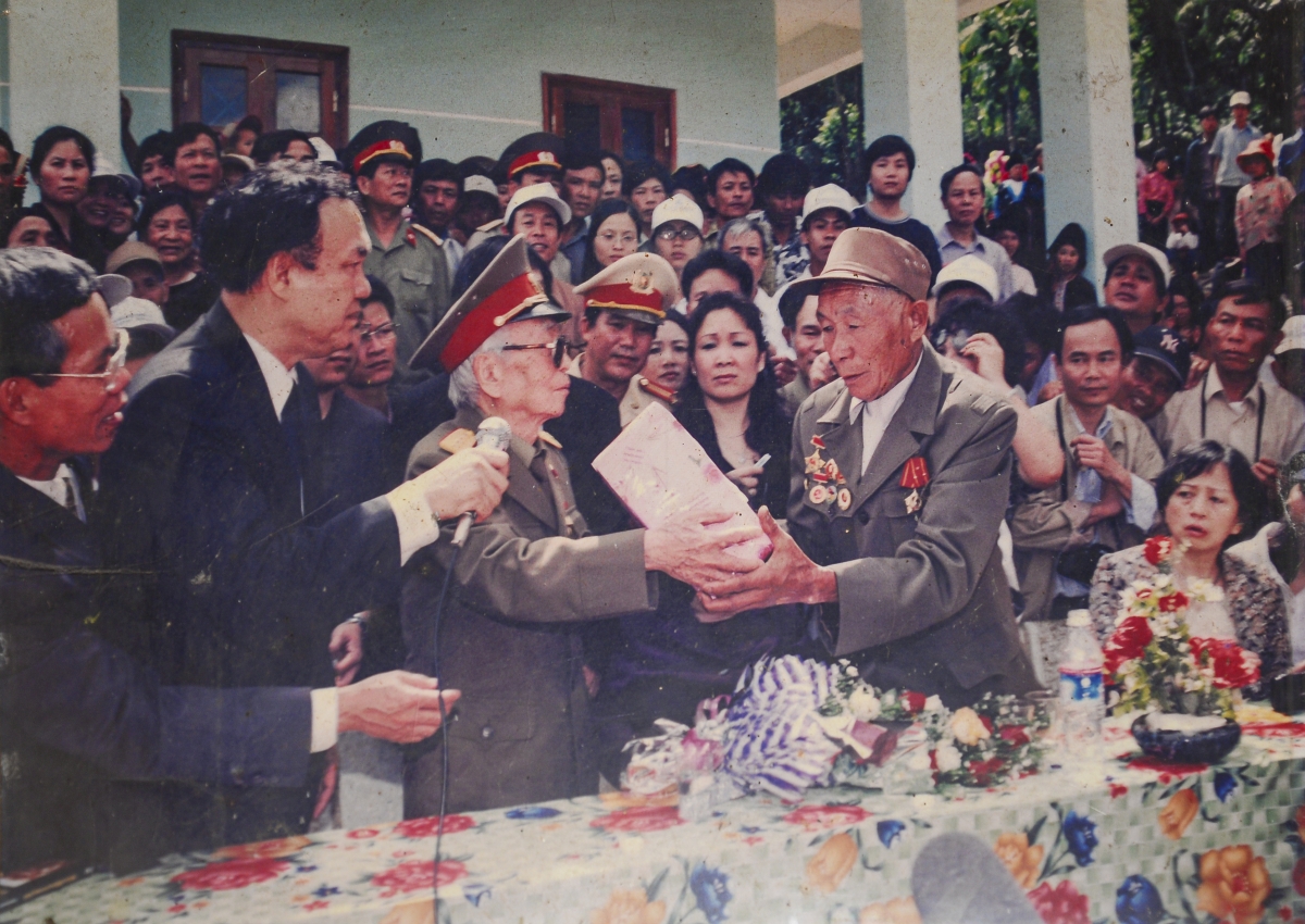 Dai tuong vo nguyen giap trong trai tim nguoi dan muong phang hinh anh 2