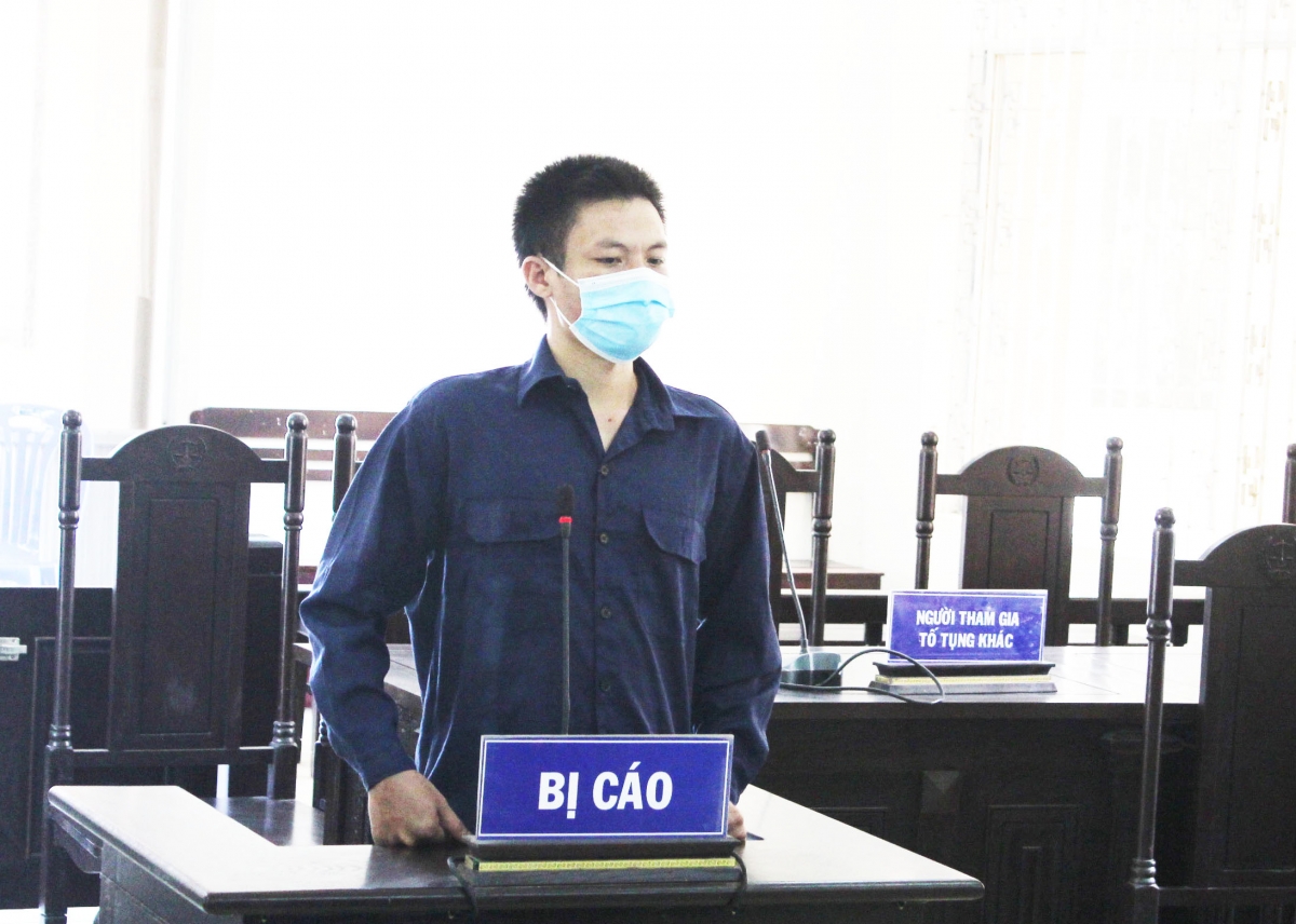 lĩnh án tù vì chửi bới, đe dọa cán bộ tại chốt phong tỏa hình ảnh 1 linh an tu vi chui boi, de doa can bo tai chot phong toa hinh anh 1