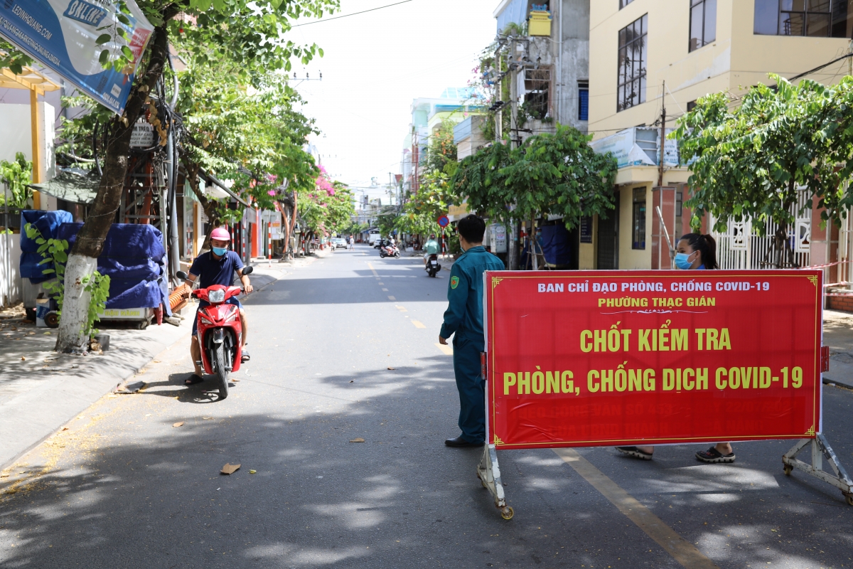 nga y đa u tie n Đa na ng thu c hie n gia n ca ch người dân đã hạn chế ra đường hình ảnh 2 nga y da u tie n Da na ng thu c hie n gia n ca ch nguoi dan da han che ra duong hinh anh 2