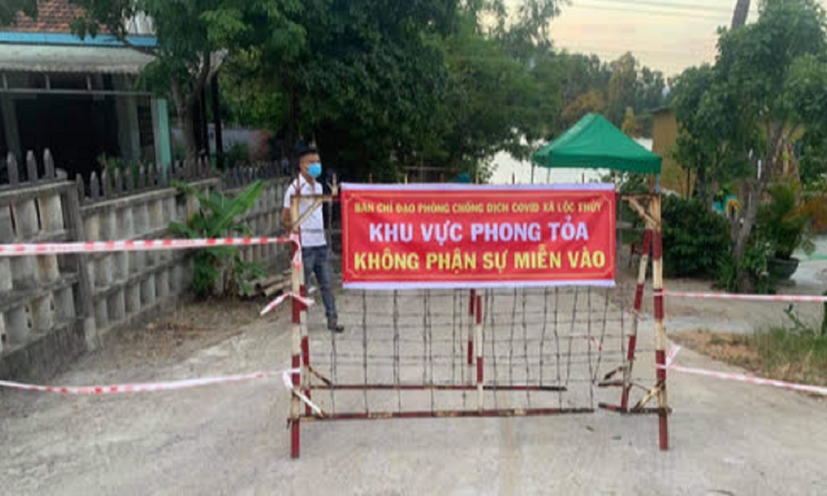 Sau khi xuất hiện ca mắc Covid-19, huyện Thăng Bình đã tiến hành phong tỏa một phần khu vực tổ 2 của thôn Liễu Trì, xã Bình Nguyên.