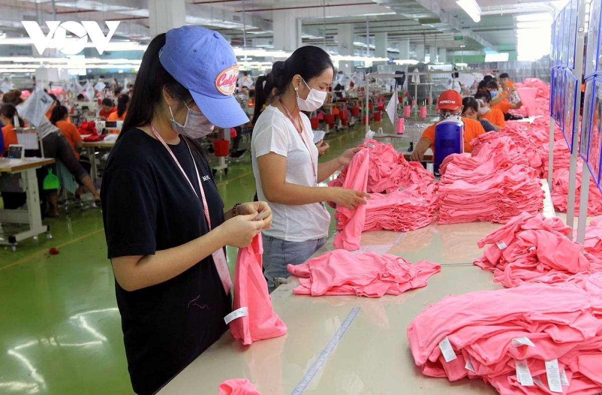 Từ 1/10, chính sách hỗ trợ người lao động, doanh nghiệp từ quỹ bảo hiểm thất nghiệp sẽ chính thức được triển khai. (Ảnh minh họa)