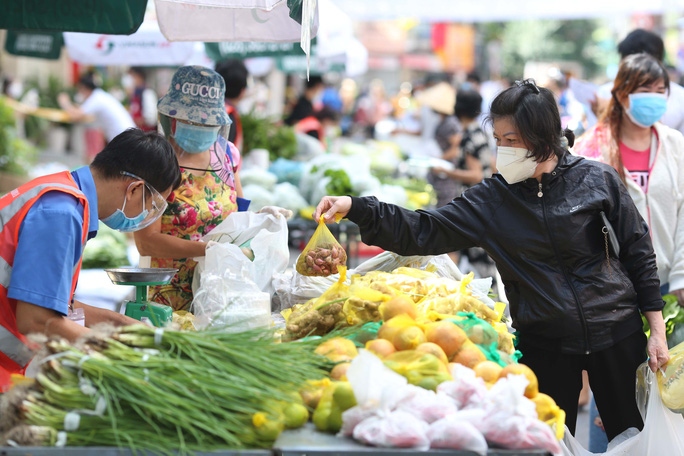 hcm city to reopen wet markets as it eases social distancing picture 1