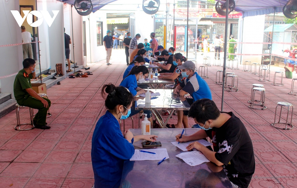 first hanoi residents receive china s vero cell vaccine shot picture 10