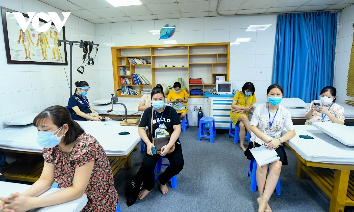 more than 1,000 pregnant women get covid-19 jab in hanoi capital picture 11