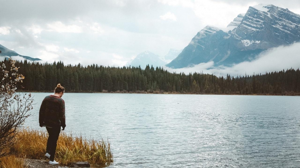 Vườn quốc gia Banff (Canada) có 1.600 km đường mòn phục vụ các chuyến đi bộ đường dài, lý tưởng nhất là giai đoạn từ tháng 7 đến giữa tháng 9. Nếu bạn không muốn đi bộ, điểm đến này còn rất nhiều hoạt động khác dành cho du khách như trượt tuyết băng đồng, câu cá, trượt băng, cưỡi ngựa và xem động vật hoang dã.