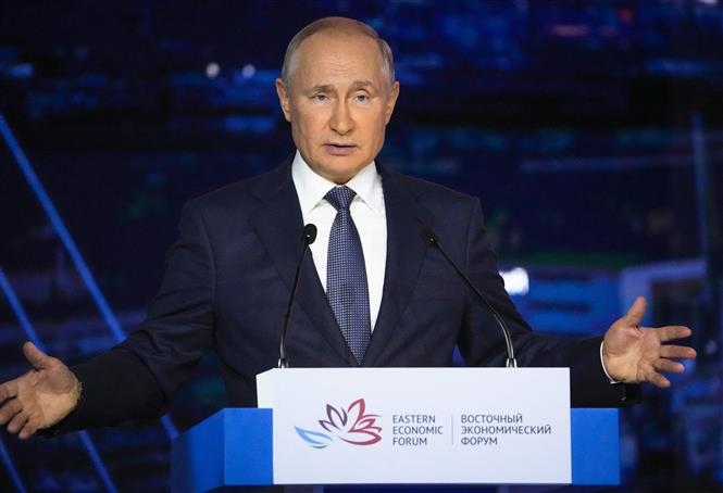 Tổng thống Nga Vladimir Putin phát biểu tại phiên họp toàn thể của Diễn đàn Kinh tế phương Đông tại Vladivostosk ngày 3/9/2021. (Ảnh: AFP/TTXVN)