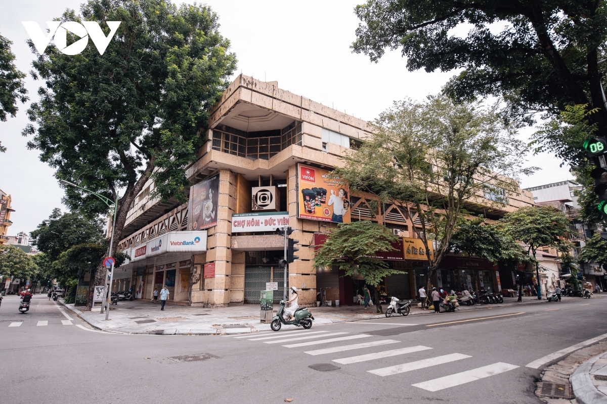 hanoi shopping streets await reopening as covid-19 outbreak wanes picture 16