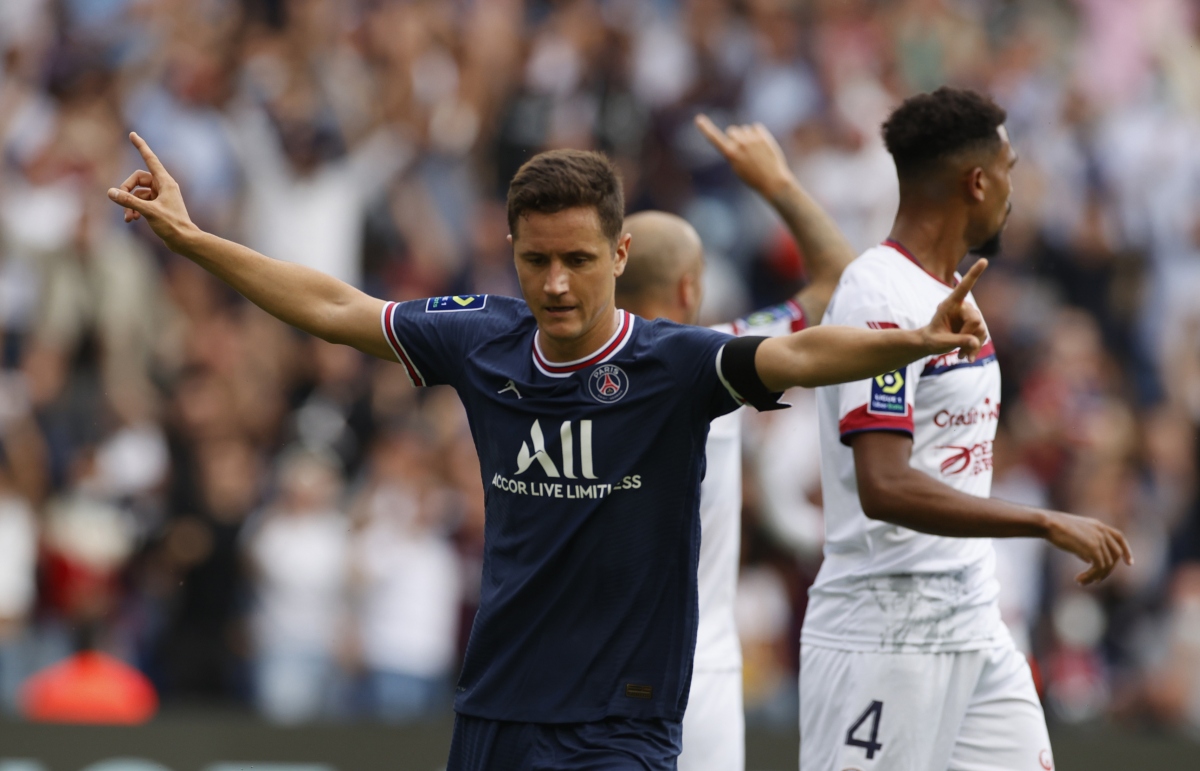 Ander Herrera ăn mừng bàn mở tỉ số (Ảnh: Reuters).