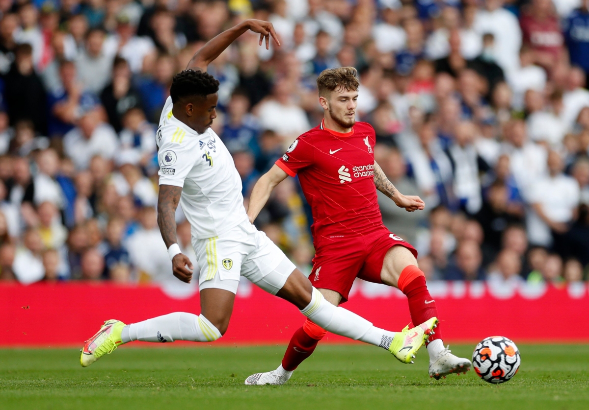 Leeds và Liverpool đang chơi đôi công rực lửa. (Ảnh: Reuters).