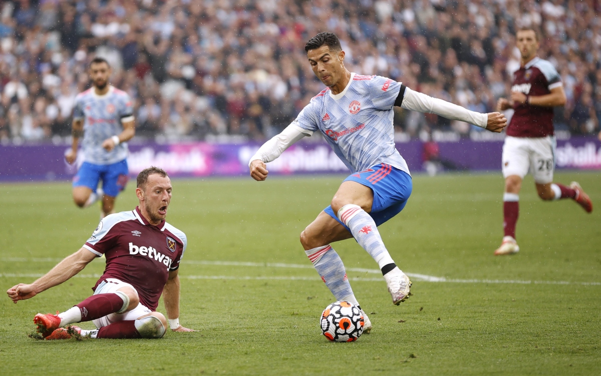 ronaldo - lingard lap cong, mu nguoc dong gianh thang loi nghet tho 2-1 tren san west ham hinh anh 9