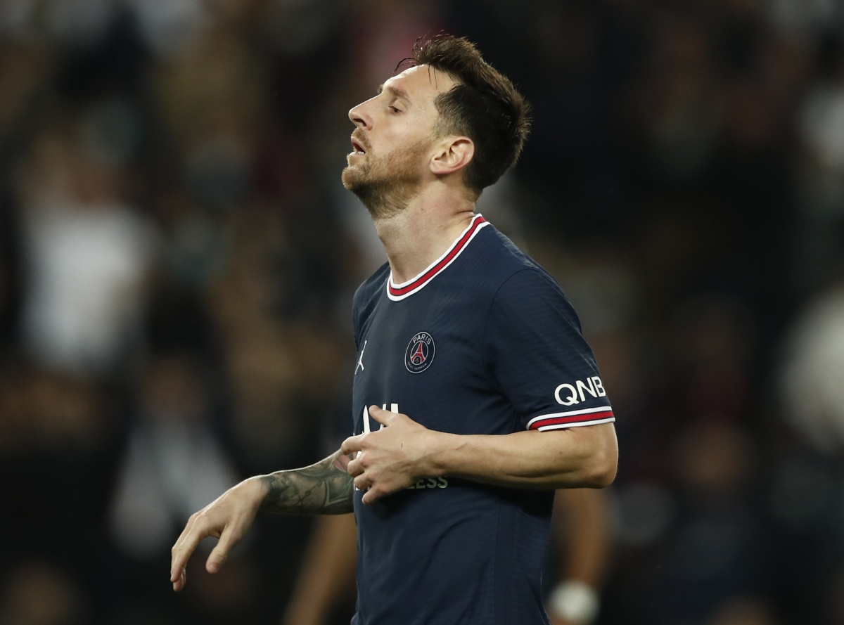 Messi có nhiều cơ hội, nhưng chưa tận dụng thành công (Ảnh: Reuters).