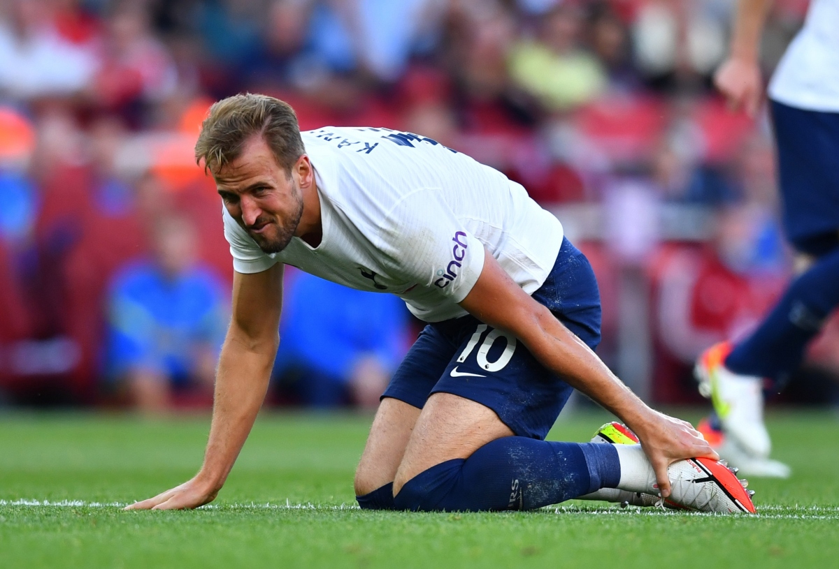 Harry Kane đang chơi rất cố gắng trong hiệp 2 (Ảnh: Reuters).