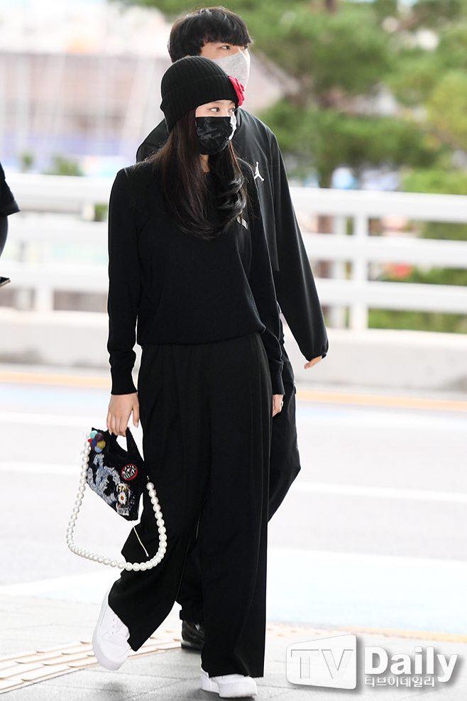 Amaranth Việt Nam  Style sân bay cùng hệ Chanel của GDragon và Jennie  khiến netizen nhìn mà sướng cả mắt