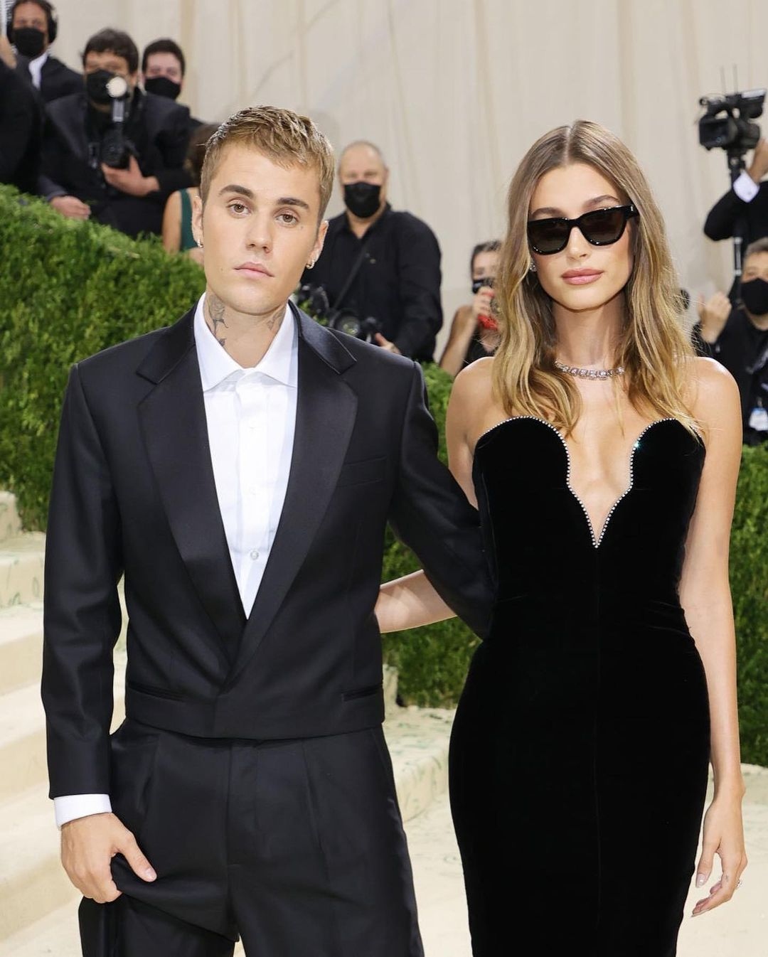 hailey baldwin len tieng truoc tin don bi justin bieber nguoc dai hinh anh 1