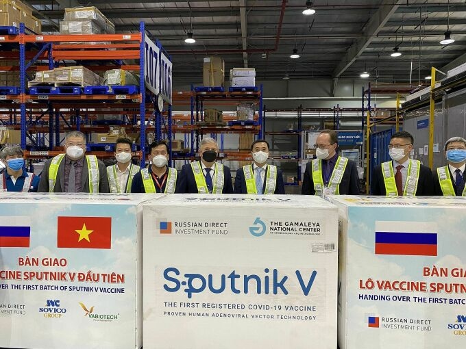 vietnam receives more covid-19 vaccines from russia, italy picture 1