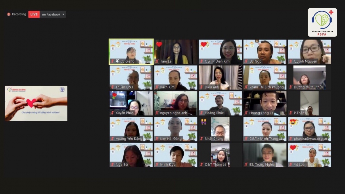 Một buổi tập huấn Online của các bác sĩ, chuyên gia tâm lý, tình nguyện viên công tác xã hội của Tổng đài 1900 636446
