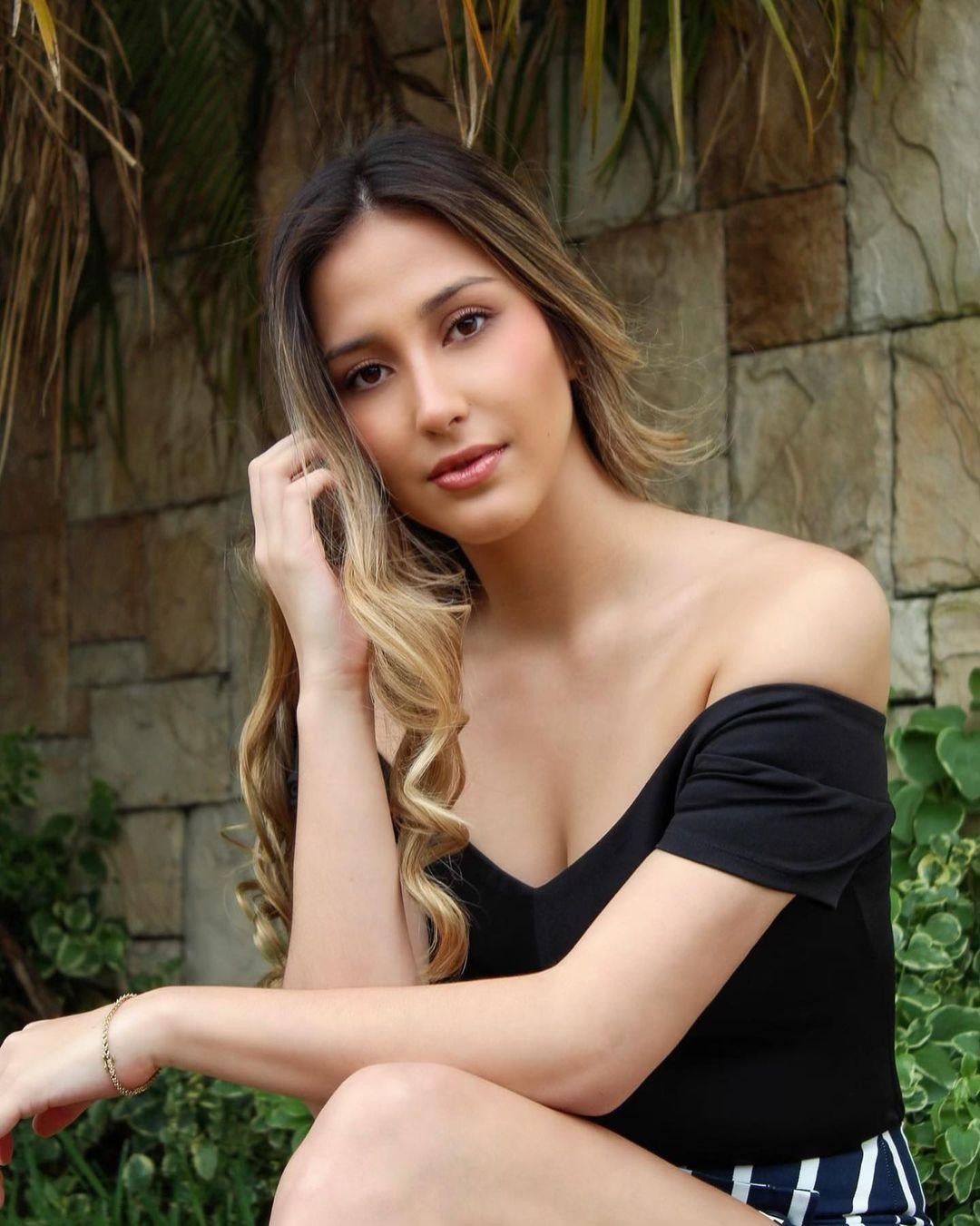 vu cong ba le xinh dep tro thanh hoa hau the gioi guatemala 2021 hinh anh 6