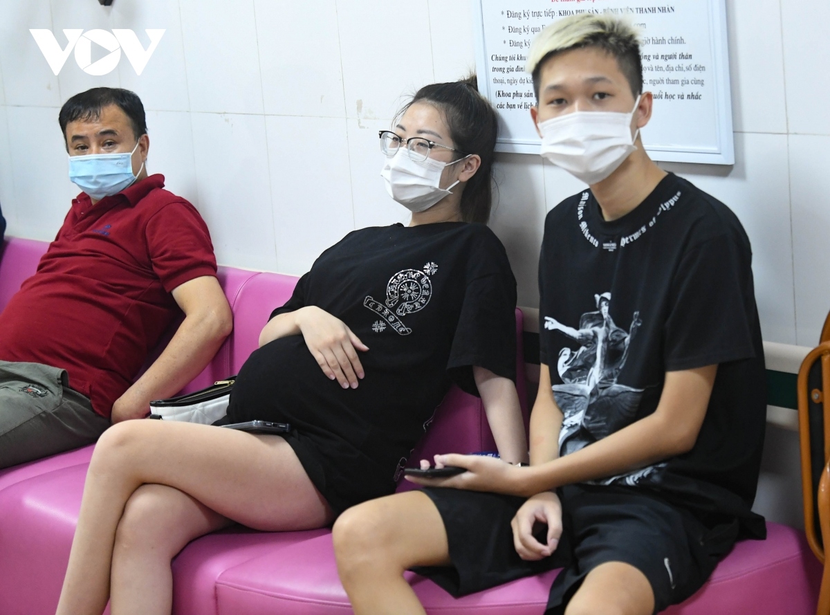 more than 1,000 pregnant women get covid-19 jab in hanoi capital picture 3