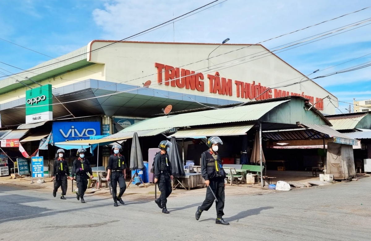 công an an giang thực hiện lời hứa dập dịch tại an phú và phú tân hình ảnh 4 cong an an giang thuc hien loi hua dap dich tai an phu va phu tan hinh anh 4