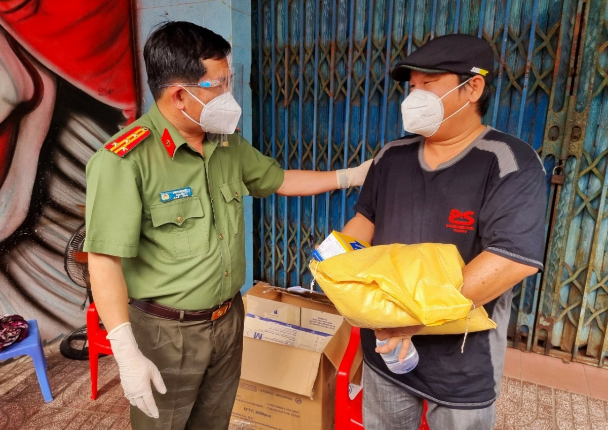công an an giang thực hiện lời hứa dập dịch tại an phú và phú tân hình ảnh 5 cong an an giang thuc hien loi hua dap dich tai an phu va phu tan hinh anh 5
