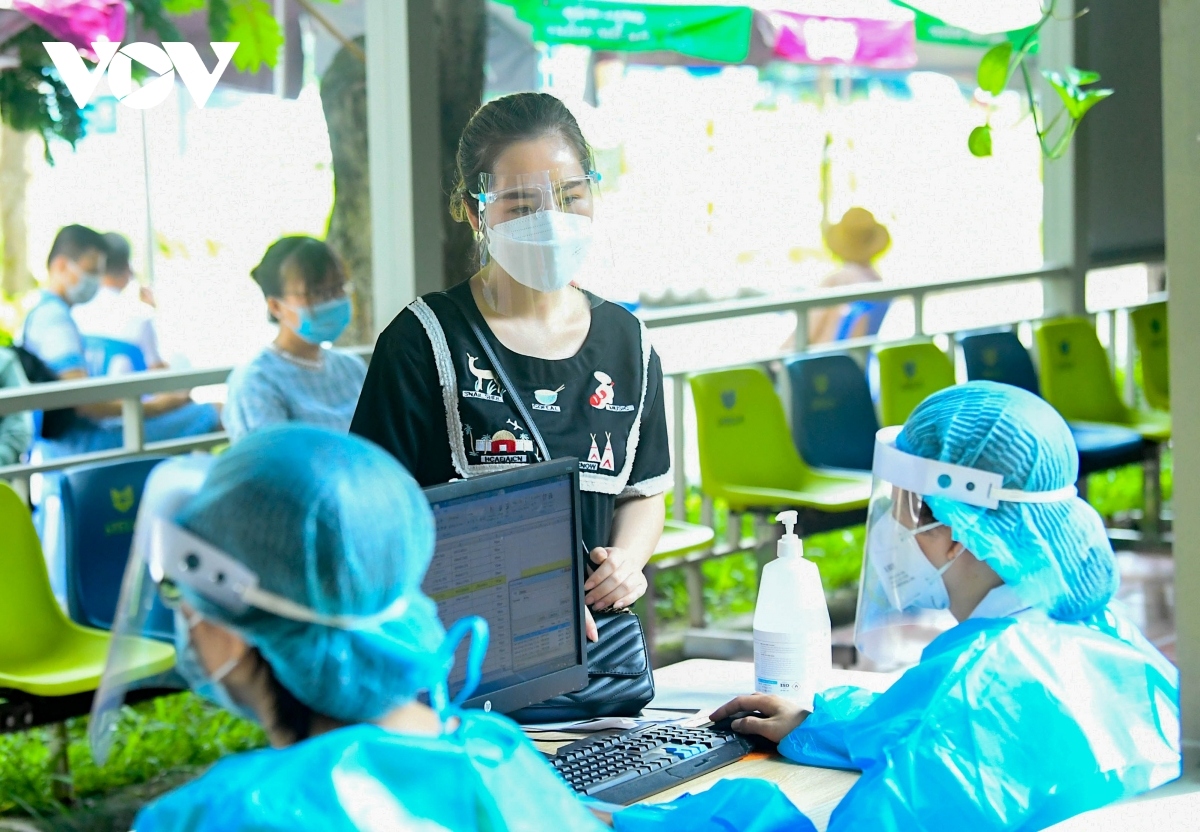 more than 1,000 pregnant women get covid-19 jab in hanoi capital picture 5