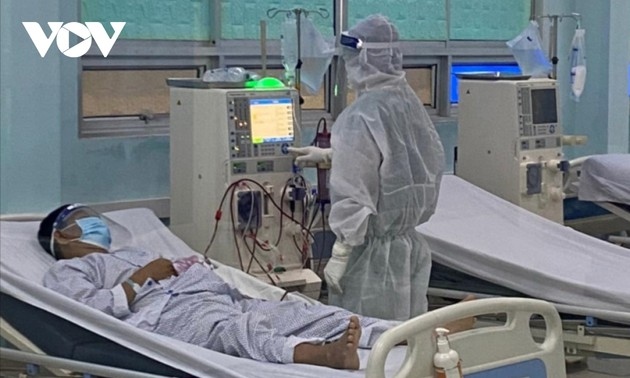 A critical COVID-19 patient receives treatment  at an ICU.