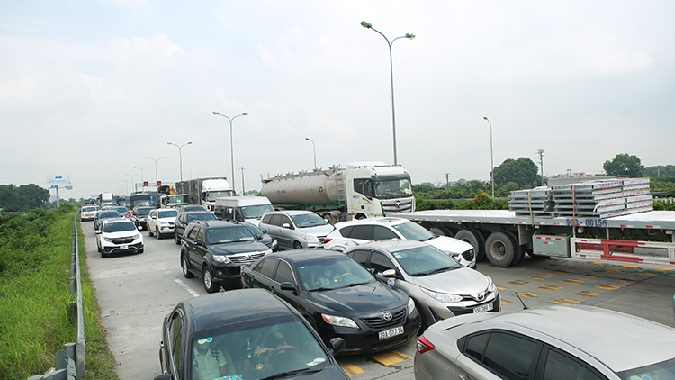 nhiều người dân ra vào hà nội, chốt kiểm soát pháp vân - cầu giẽ ùn ứ hình ảnh 8 nhieu nguoi dan ra vao ha noi, chot kiem soat phap van - cau gie un u hinh anh 8