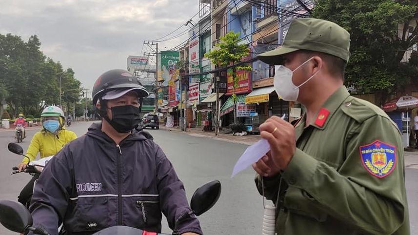 Bình Dương cho phép người dân đã tiêm ít nhất 1 mũi vaccine sau 14 ngày được ra đường