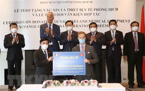 belgian foreign ministry hands over 100,000 vaccine doses to vietnam picture 1