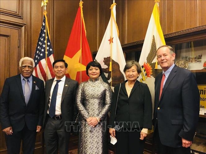vietnamese flag hoisted in san francisco on national day picture 1