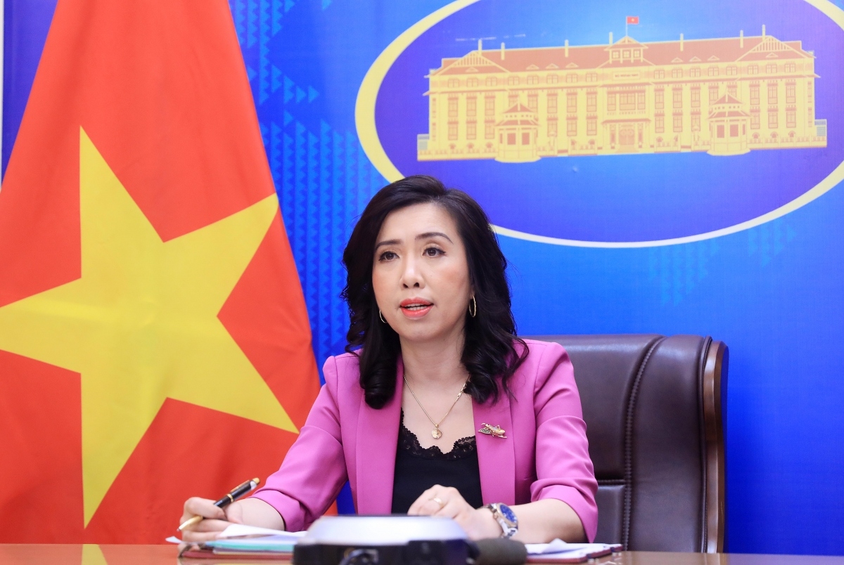 vietnam responds to china sending transport aircraft to truong sa picture 1