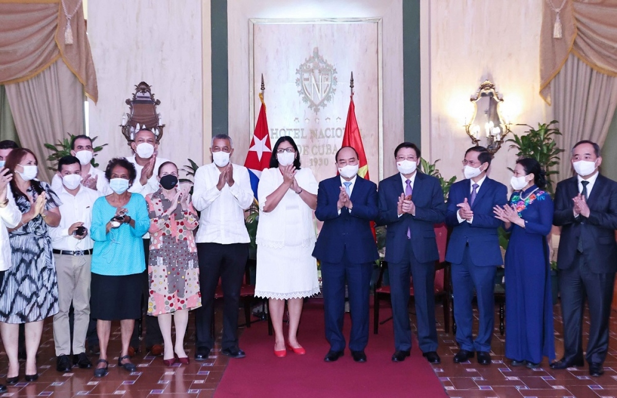 vietnam always stands side by side with cuba president phuc picture 1