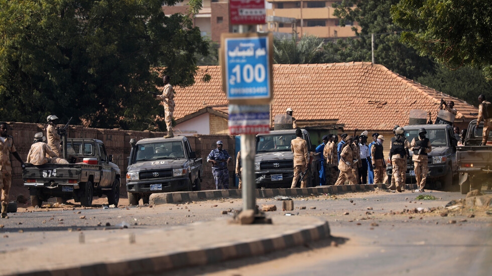 sudan ba t giu 40 si quan am muu dao chinh hinh anh 1