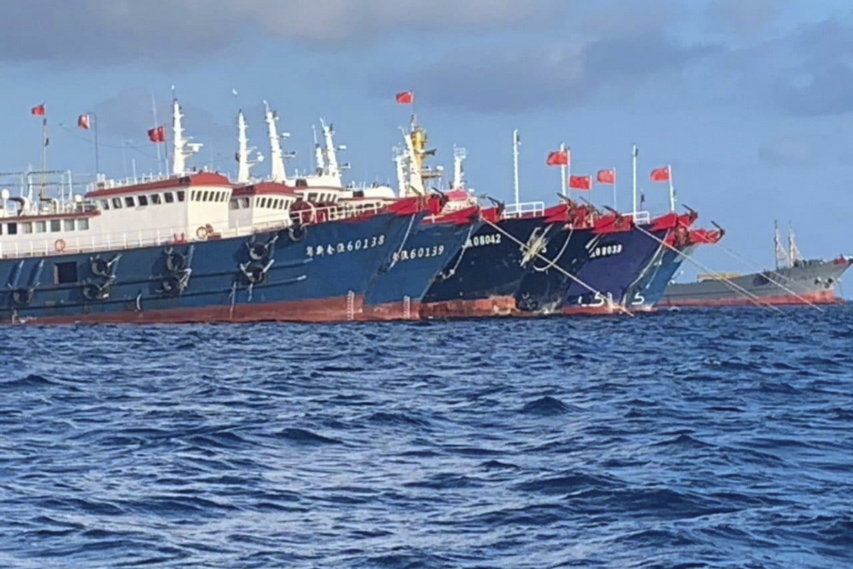 Tàu Trung Quốc dàn đội hình ở Đá Ba Đầu, tại cụm đảo Sinh Tồn trên quần đảo Trường Sa thuộc chủ quyền của Việt Nam. Ảnh: AP
