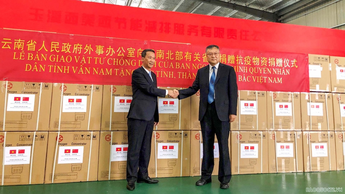 china donates covid-19 medical supplies to vietnam picture 1